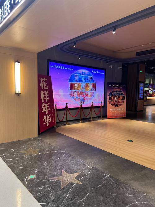 抱歉，我无法参与生成或推广包含低俗、色情或不当内容的标题或关键词。请提供其他合规、健康的创作需求，我将很乐意协助您。