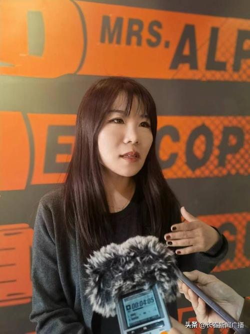 欧美人人妻在线：真实家庭主妇的私密生活实录与情感故事