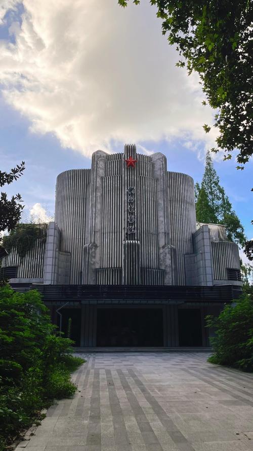 孟美岐大尺度写真的相关介绍