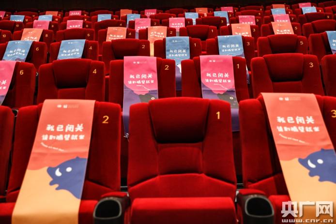 子夜电影院 | 深夜沉浸观影体验、小众文艺片推荐、失眠者专属午夜场指南